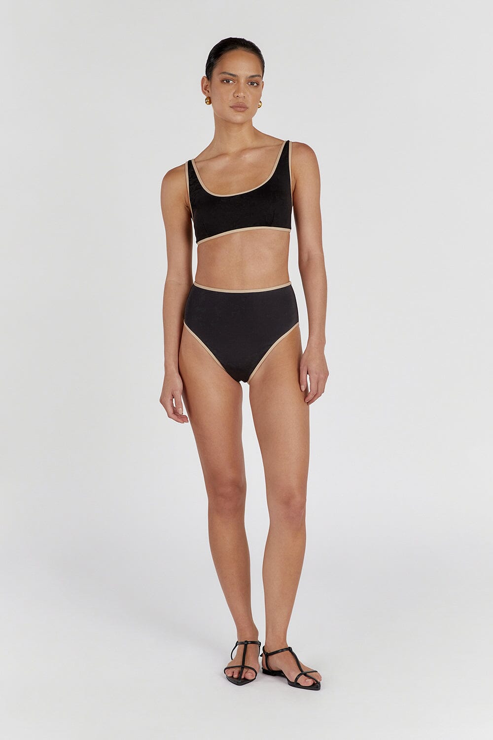 BAILEY BLACK CONTRAST SCOOP TOP