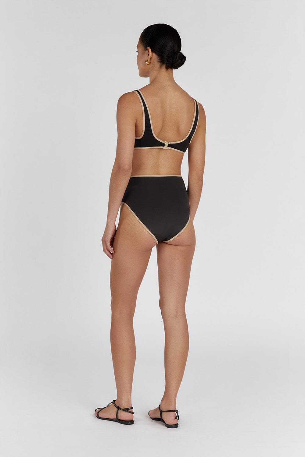 BAILEY BLACK CONTRAST SCOOP TOP