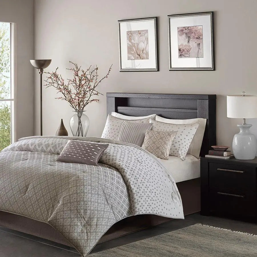 Biloxi Transitional 7 Piece Comforter Set Silver King